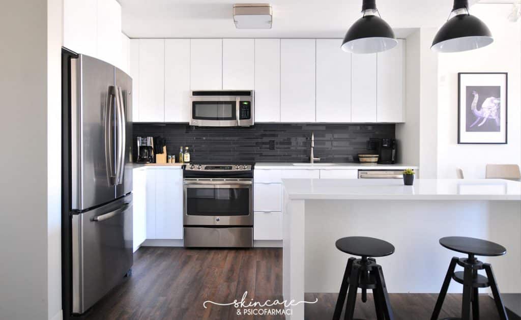 cucina con pensili a tutta altezza