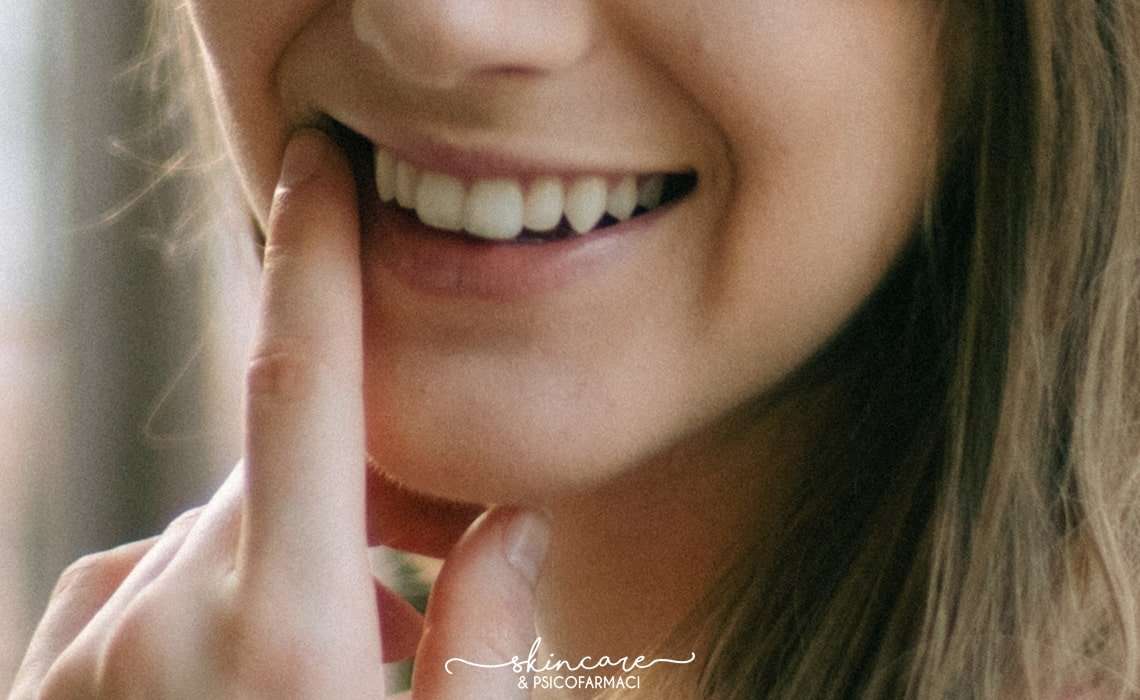 sorriso e apparecchio invisibile